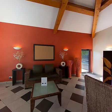 Eza Vista Aparthotel 4*