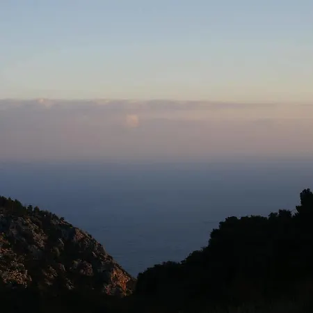 Eza Vista Aparthotel 4*