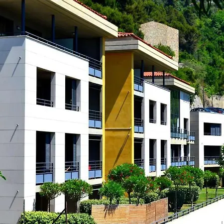 Hotel apartamentowy Eza Vista